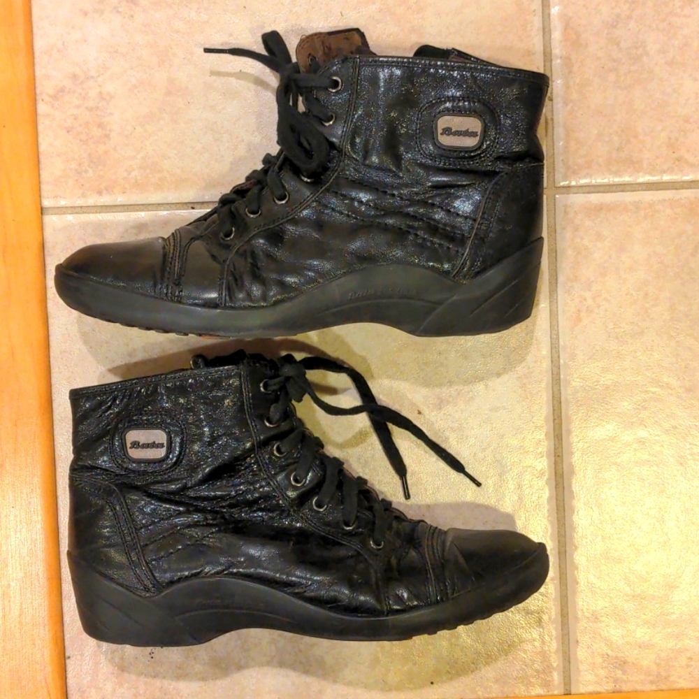 Bata Flexible Lace Wedge Booties